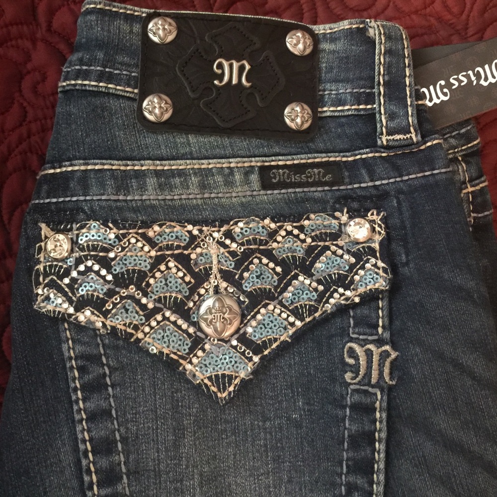 COPY - Brand New Miss Me Jeans size 28 with 34 in… - Picture 3 of 4